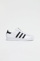 Adidas - Klassischer Superstar Sneaker in Weiß - EG4958