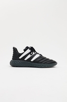 Adidas - Schwarzer Sobakov Fußball Sneaker in glattem Leder mit grauer Sohle - EE5627