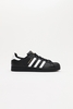 Adidas - Superstar Foundation klassisch in schwarzem Leder mit weißen Streifen - B27140