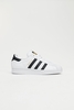 Adidas - Superstar Vegan in Weiß und schwarzen 3-Streifen - FW2295