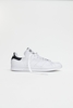Adidas - Weißer Herren Stan Smith mit Weiß mit Stickerei auf der Fersenkappe - EE5818