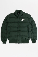 Nike - Gesteppte Bomberjacke in Jadegrün - 928819-370
