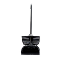 Rubbermaid Lobby Pro Kehrschaufel mit langem Stiel,  schwarz FG253200BLA,  mit Deckel
