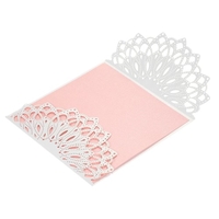 10X Laser-Schnitt-elegante Einladungs-Karten-Set für die Brautdusche Geburtstag weißen Umschlag Hohle Kartenhalter Rosa Inner Blatt Empfindliche geschnitzte Blumen