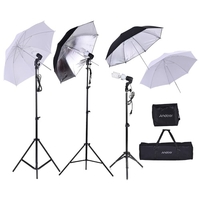 Andoer Foto-Studio-Installationssatz 2 * 2m heller Standplatz + 3 * 45W Birne + 2 * 83cm Lichtdurchlässiger weißer weicher Regenschirm +2 * 83cm Schwarzer u. Silberner Regenschirm + 1 * 80cm heller Standplatz + 3 * Birnen-Schwenksockel mit 1 Birnen-Aufb