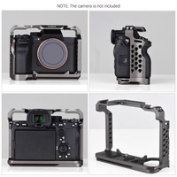 Andoer Kamerakäfig aus Aluminiumlegierung mit doppeltem Kaltschuh Universal 1/4 3/8 Zoll Gewindelöchern mit Magnetschlüsselersatz für Sony A7SIII