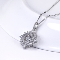 JURE Modische S925 Sterlingsilber-Anhänger Drehbare Zirkonia Sparkle Anhänger Quadrat-Anhänger Necklace18 Inch