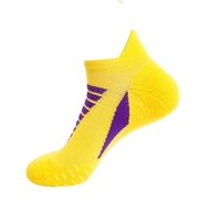 Männer Frauen Anti Slip Athletic Socken Sports Grip Socken für Basketball Fußball Volleyball Laufen Trekking Wandern Absorption Feuchtigkeit Feuchtigkeitstransportierende Kompressionssocken