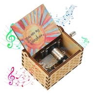 Vintage hölzerne Spieluhr Handkurbel Musikkoffer geschnitzt Gravur Kinder Spielzeug Weihnachtsfest präsentiert Geburtstagsgeschenke für Kinder Erwachsene