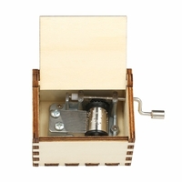 Vintage Holz Theme Song Music Box handgeschnitzte Gravur Musik Fall Creative Holiday Festival Geburtstagsgeschenke Geschenk für Kinder Kinder Beige