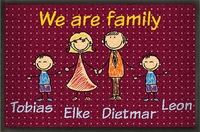 Gestaltbare Fußmatte Family mit zwei Söhnen