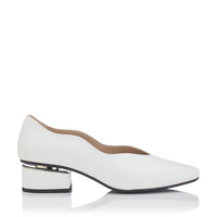 Blockabsatz Schuhe mit Karee-Spitze Carina Lackleder – Weiß