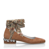 Schuhe mit Schmuckabsatz 16809
