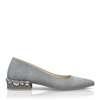 Schuhe mit Schmuckabsatz 8208