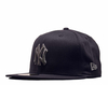 Unisex Cap - Metallic Outline 59Fifty NY Yankees - Grey, 7 1/8, Grau