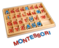 Bewegliches Alphabet - Großbuchstaben im Holzkasten