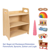 Regal mit Montessori-Materialien zur Feinmotorik,  Sprache,  Zahlen und Logik