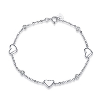 Armband mit drei Herzen
