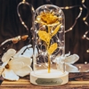Ewige goldene Rose im Glas mit Gravur