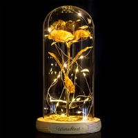 Ewige goldene Rose im Glas mit Gravur