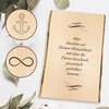 Holz-Brett mit Rinde und Wunschtext