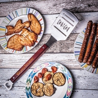 Personalisierter Pfannenwender mit Flaschenöffner