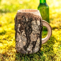 Rustikaler Holz-Bierkrug