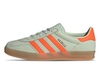 Adidas Gazelle Indoor Sneaker für Damen Lind Green / Solar Orange