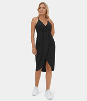 Halara - Drapiertes 2-in-1-Midi-Freizeitkleid mit tiefem V-Ausschnitt und überkreuzten,  verstellbaren Trägern - Schwarz - S