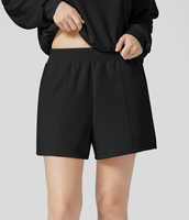 Halara - Einfarbige Shorts mit mittelhohem elastischem Bund und Seitentaschen - Schwarz - XS