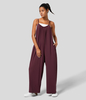 Halara - Einfarbiger,  plissierter,  lässiger Jumpsuit mit verstellbarem Spaghetti-Träger,  Seitentaschen und weitem Bein - Dark Crimson - L