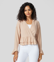 Halara - Einfarbiges,  lässiges Oberteil mit V-Ausschnitt,  Kapuze,  Volantärmel und abgestufter Rüschensaum - Novelle Peach - XS