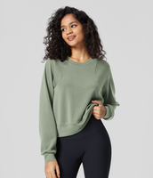 Halara - Einfarbiges,  lässiges Sweatshirt mit Rundhalsausschnitt und Raglanärmeln - Asparagus - S