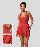 Halara - Rückenfreies,  ausgeschnittenes 2-in-1-Mini-Tenniskleid mit U-Ausschnitt und plissierten,  schnell trocknend - Valiant Poppy - L