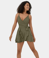 Halara - Rückenfreies,  ärmelloses 2-in-1-Mini-Rüschenkleid mit V-Ausschnitt und Seitentasche - Withered Green - XS