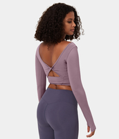 Halara - Rückenfreies Twisted Cropped Sporttop mit U-Ausschnitt & Daumenloch - Elderberry - XL