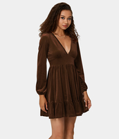 Halara - Samtkleid mit tiefem V-Ausschnitt und Rüschensaum für den Ausschnitt - Patina Brown - XS