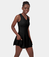 Halara - Softlyzero™ Airy Sportkleid mit V-Ausschnitt und ausgestelltem 2-Teiler-Set - Schwarz - S