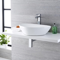 Aufsatzwaschbecken,  dreieckig,  590mm x 390mm - mit hohem Wasserfall-Einhebelmischer - Select