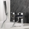 Badewannenarmatur mit Handbrause und offenem Wasserfallausfluss - Parade