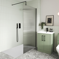 Begehbare Dusche Nischeneinbau,  mit geriffeltem Glas,  in Schwarz,  Duschwanne in Weiß – Größe & Seitenpaneel wählbar - Hudson Reed