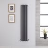 Design Heizkörper Vertikal Doppellagig Anthrazit 1400mm x 236mm 696W - Revive,  von Hudson Reed