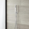 Eckige Handbrause mit integriertem Wasseranschluss in der Halterung Kubix,  von Hudson Reed