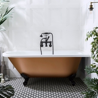 Freistehende Eck-Badewanne mit einer Rückenschrägen,  1685mm x 750mm Rechtsbündig in Kupfer Metallic mit Füßen in Schwarz - Oxford