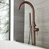 Freistehende Hebelgriff-Wannenarmatur mit Handbrause in geölter Bronze - Como