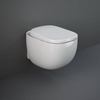 Hänge-WC ohne Spülrand Sitz mit Absenkautomatik 350mm x 380mm Glanz-Weiß – RAK Illusion x Hudson Reed