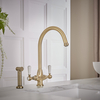 Retro Spültischarmatur mit ausziehbarer Spülbrause und schwenkbarem Hahn,  in gebürstetem Gold – Elizabeth Hudson Reed