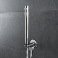 Runde Handbrause mit integriertem Wasseranschluss in der Halterung,  von Hudson Reed