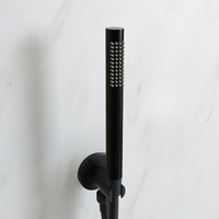 Rundes Handbrauseset mit Halterung integriertem Auslassbogen und Brauseschlauch,  in Schwarz – Nox Hudson Reed