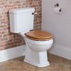 Stand-WC erhöht mit Spülkasten,  Toilettensitz in Eiche und Spülhebel in geölter Bronze - Richmond Hudson Reed